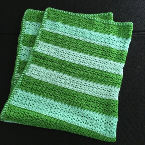 Handmade crocheted Blanket Throw Green 46"‎ X 37" - Picture 5 of 6